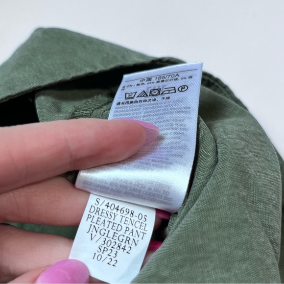 Gap Dressy Tencel Pleated Pant in Jungle Green - Picture 5 of 6